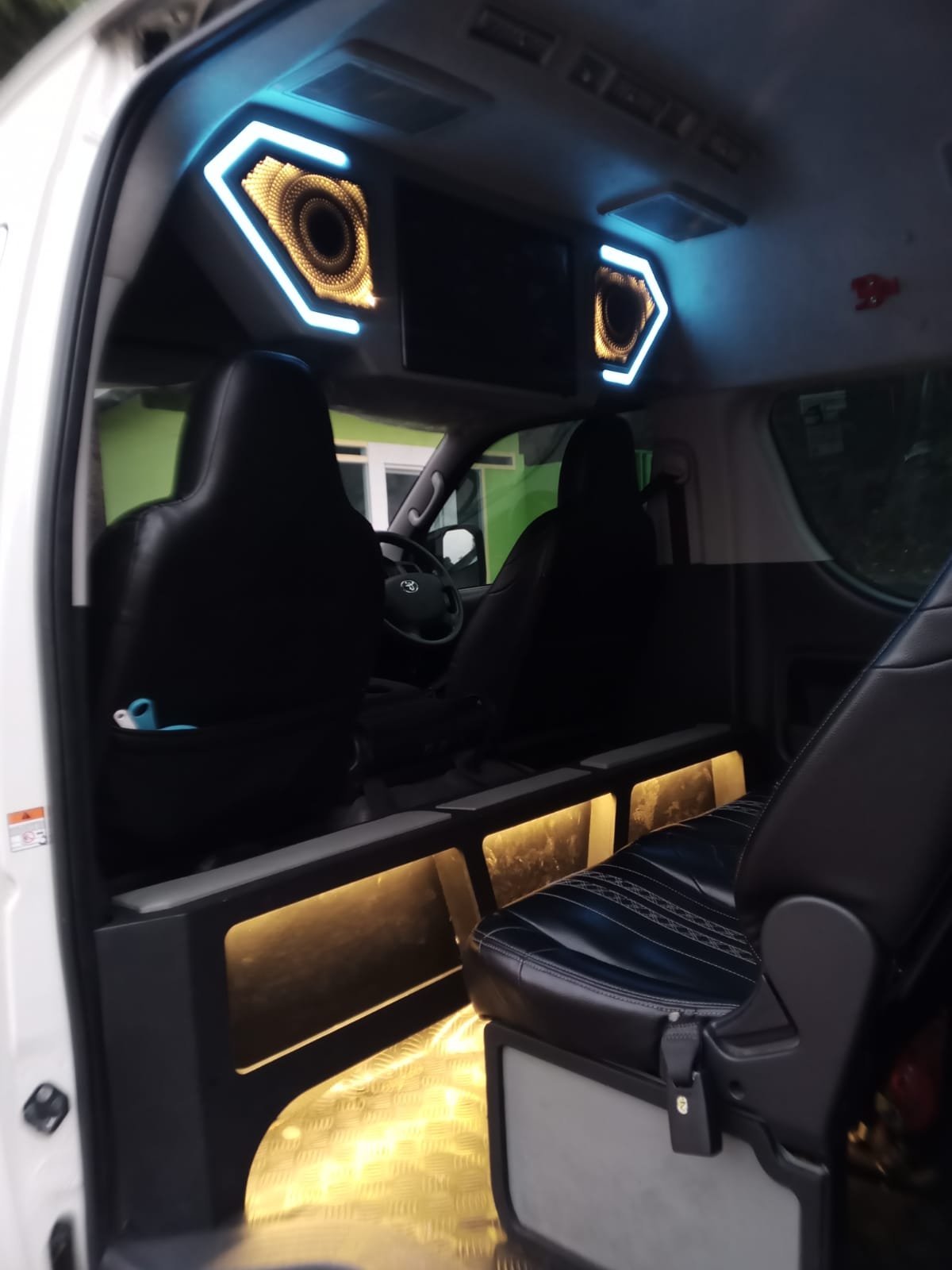 Kabin depan Hiace Alfathan